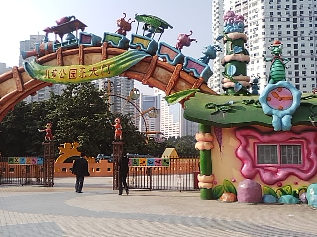1 旺业豪苑座落在文锦路的雅园立交旁,临近东门儿童公园。 2 此户型看公园不会吵,朝向好,带精致装修,且是本小区此户型单价最低的一套,业主急需用钱周转所以急卖,机会不容错过。 3 步行5分钟就到繁华的东门商业街,楼下就是公交站点,步行12分钟可到地铁翠竹站与晒步双站。 4 房产业主很有心卖,特别适合居家,但是业主有其他房产并小孩读完书了,所以忍痛割爱。 5 本人手上还有大量周边房源,联系我,竭诚为您服务。100%真实房源。
