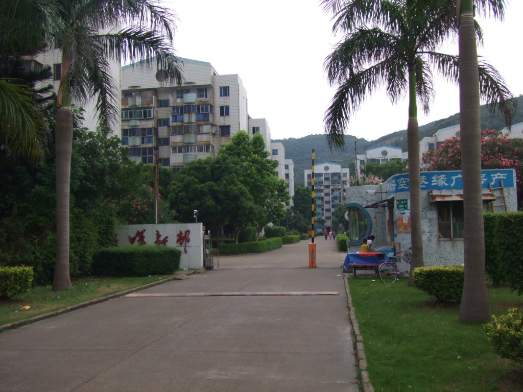 我在珠海金湾区想去中山区龙瑞服装批发市厂有多远的路程