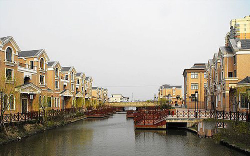 绝无仅有的一套东方冠郡别墅,254平精装五房423万满五年!